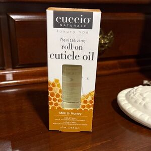 Cuccio Naturale Milk & Honey Roll-On Cuticle Oil